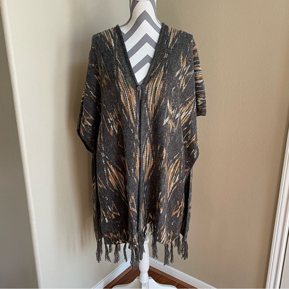 Western - Gray and Tan Patterned Poncho with Fringe - Size: Large